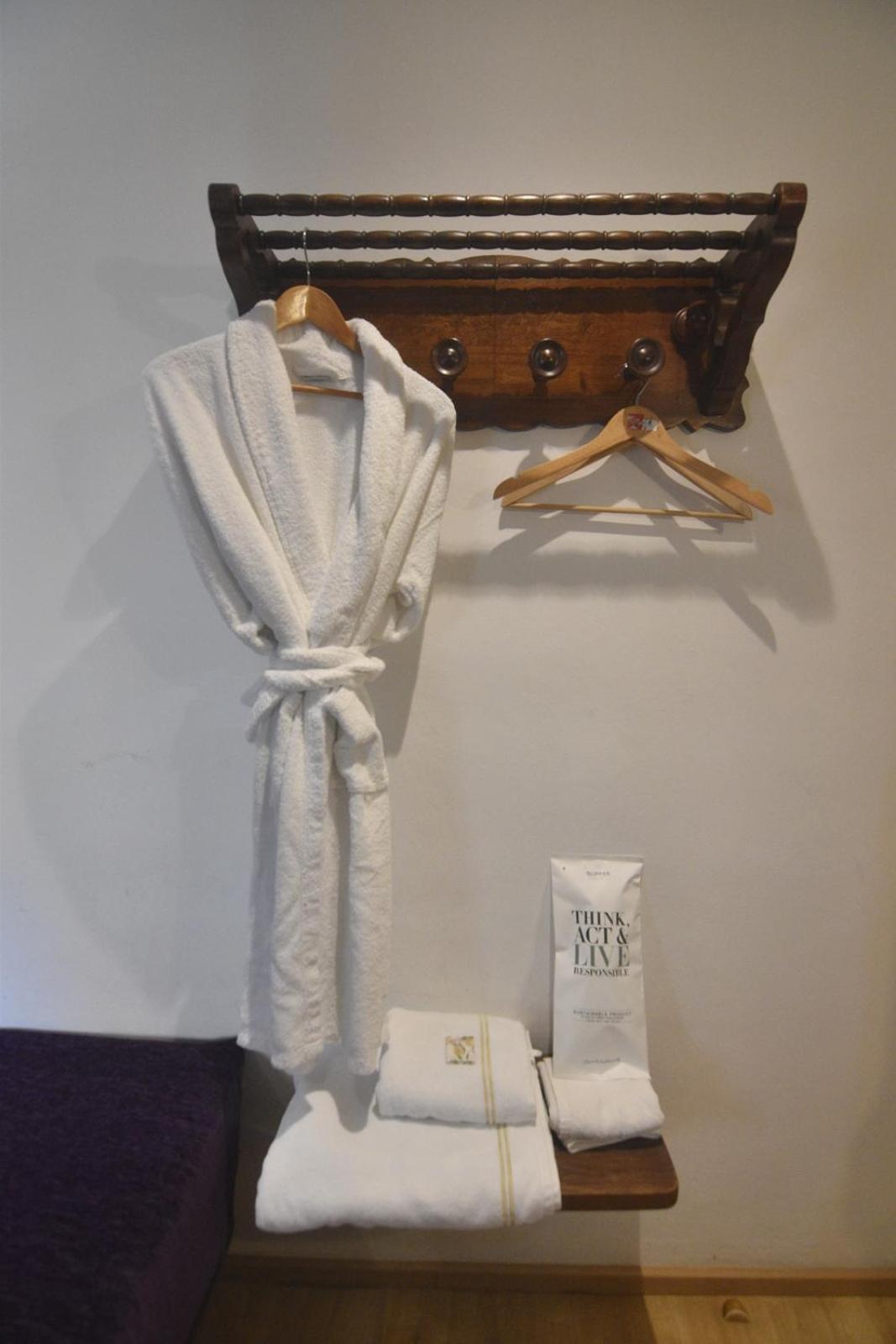 Pensio Bellmirall 2* Girona