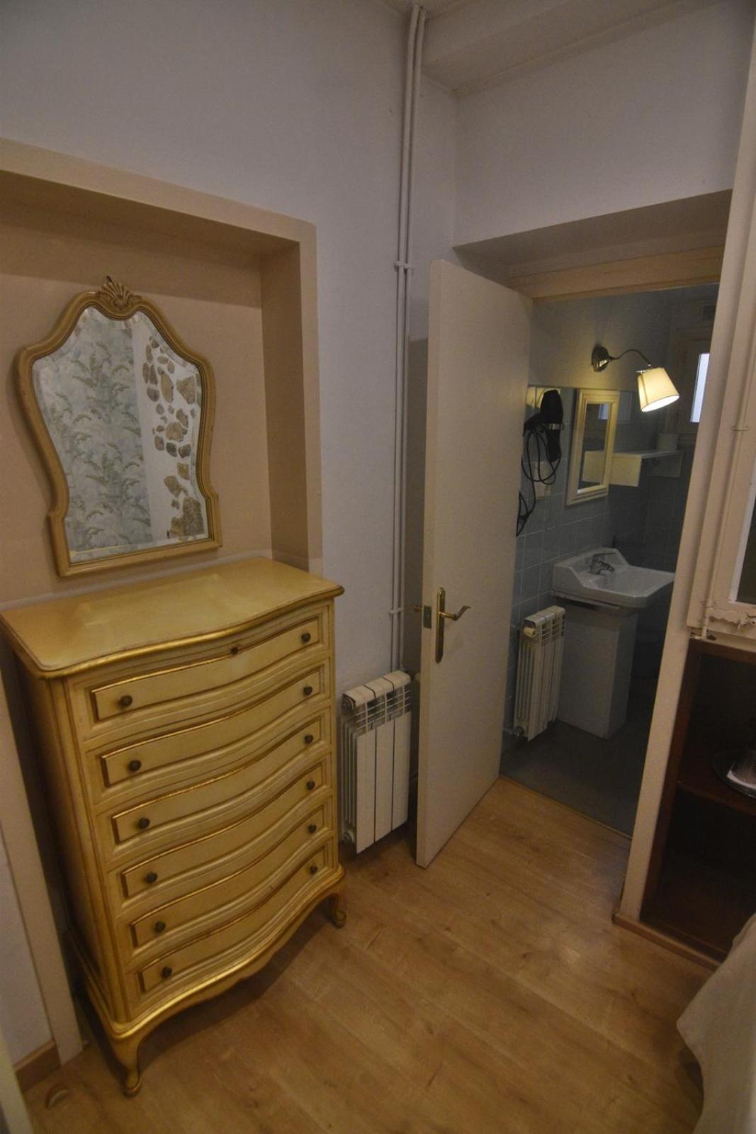 Pensio Bellmirall Guest house Girona
